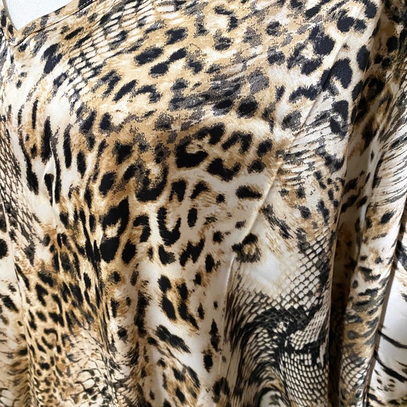 Chico’s Plus Size 3 Animal Print V-Neck Blouse - Picture 5 of 13
